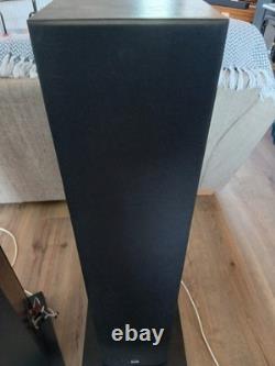 B + W 684 Floorstanding Speakers in black