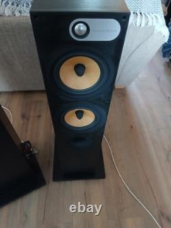 B + W 684 Floorstanding Speakers in black