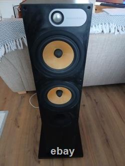 B + W 684 Floorstanding Speakers in black