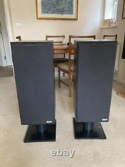 B&W DM220 audiophile floor-standing HiFi Loudspeakers