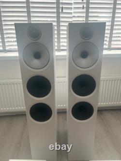 Bowers & Wilkins 603 S3 Floorstanding Speakers (Pair) in white