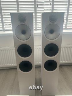 Bowers & Wilkins 603 S3 Floorstanding Speakers (Pair) in white