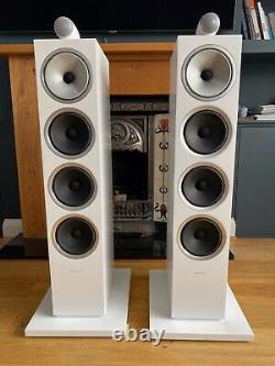 Bowers & Wilkins 702 s2 floorstanding speakers