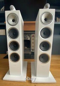 Bowers & Wilkins 702 s2 floorstanding speakers