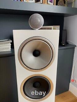 Bowers & Wilkins 702 s2 floorstanding speakers