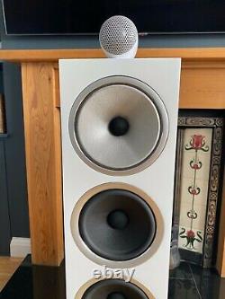 Bowers & Wilkins 702 s2 floorstanding speakers