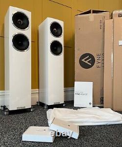 Boxed Fyne Audio F501sp Floorstanding Hi Fi Speakers. Piano Gloss White. Warranty