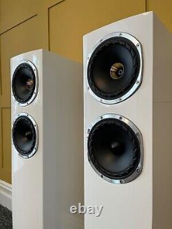 Boxed Fyne Audio F501sp Floorstanding Hi Fi Speakers. Piano Gloss White. Warranty