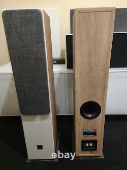 DALI Oberon 5 Floorstanding Speakers Pair Light Oak. Mint boxed