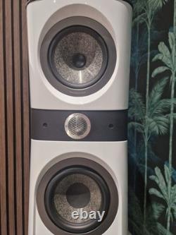 Focal Sopra No2 Floor Standing Speakers in Carrera White. Spotless / No Marks