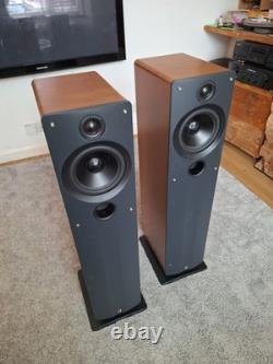 Great pair of Floorstanding Speakers Q Acoustics 1030i
