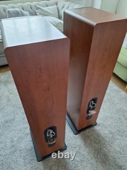 Great pair of Floorstanding Speakers Q Acoustics 1030i