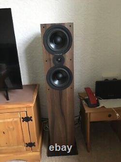 Hi fi floor stand speakers. Lovely Walnut finish in very good condition