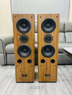 High End Pioneer S-T300 Floorstanding Speakers System (Delivery Available)