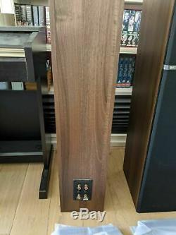 KEF Q700 Speakers Walnut. Twin floor standing speakers. Good conition