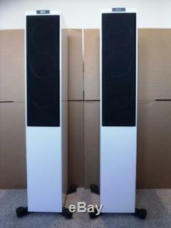 KEF R500 Floorstanding Speakers in white