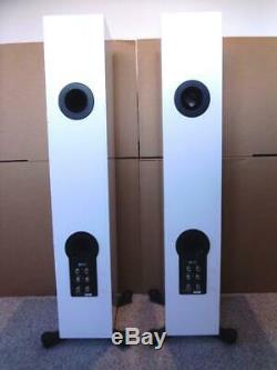 KEF R500 Floorstanding Speakers in white