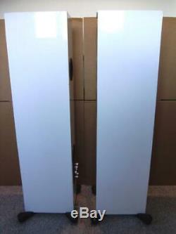 KEF R500 Floorstanding Speakers in white