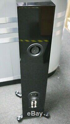 KEF R700 Floorstanding Speakers in Piano Black Preowned