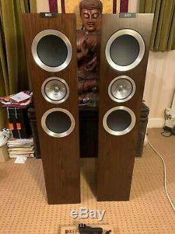 KEF R700 Speakers (Pair) Walnut Ex Demo Floorstanding Some damage to top