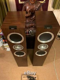 KEF R700 Speakers (Pair) Walnut Ex Demo Floorstanding Some damage to top