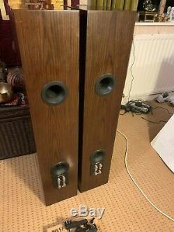 KEF R700 Speakers (Pair) Walnut Ex Demo Floorstanding Some damage to top