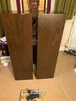 KEF R700 Speakers (Pair) Walnut Ex Demo Floorstanding Some damage to top