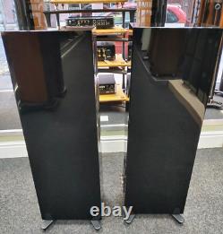 KEF R7 Floorstanding Speakers Gloss Black Ex Display 12 months warranty