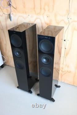 KEF R7 Meta Floorstanding Speakers Black Gloss EX-DISPLAY MODEL