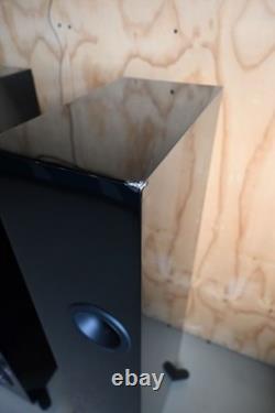 KEF R7 Meta Floorstanding Speakers Black Gloss EX-DISPLAY MODEL