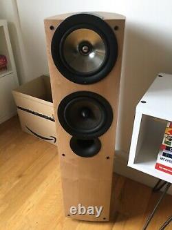 KEF iQ7 Floorstanding Speakers in Apple Finish