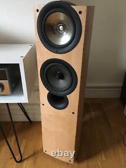 KEF iQ7 Floorstanding Speakers in Apple Finish