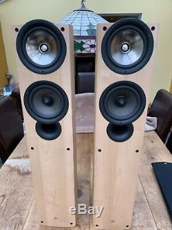 Kef IQ5 Floor standing Speakers, Light Oak. Immaculate Condition