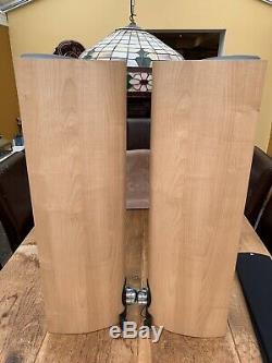 Kef IQ5 Floor standing Speakers, Light Oak. Immaculate Condition