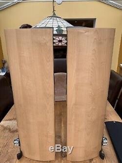 Kef IQ5 Floor standing Speakers, Light Oak. Immaculate Condition