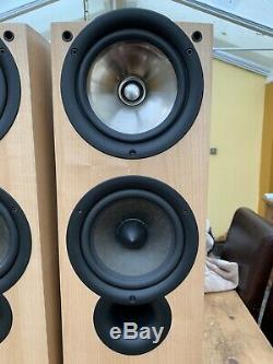 Kef IQ5 Floor standing Speakers, Light Oak. Immaculate Condition