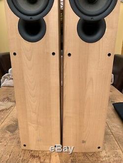 Kef IQ5 Floor standing Speakers, Light Oak. Immaculate Condition