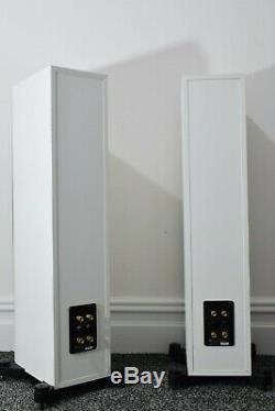 Kef Q500 In White Floor Standing Speakers. One Owner. Stunning