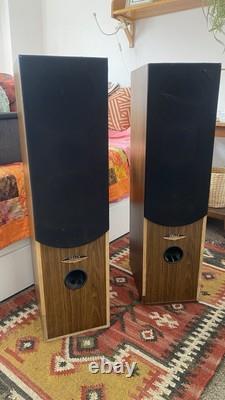 Kelly KT3 floorstanding speakers -Oair