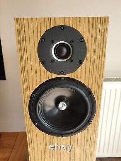 Kudos Super 20 speakers Blonde Zebrano finish