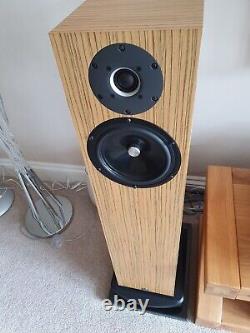 Kudos Super 20 speakers Blonde Zebrano finish