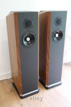 Kudos Titan 606 speakers, Walnut, MINT condition from Krescendo HiFi