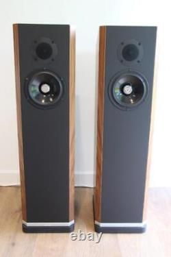 Kudos Titan 606 speakers, Walnut, MINT condition from Krescendo HiFi