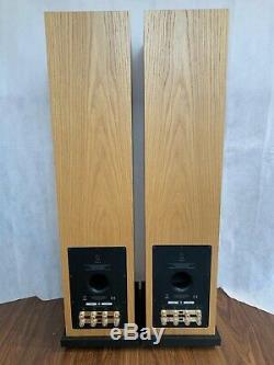 Linn Majik 140 Floor-Standing Speakers. Oak. Ex-Demo. Mint. Authorised Dealer