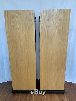 Linn Majik 140 Floor-Standing Speakers. Oak. Ex-Demo. Mint. Authorised Dealer