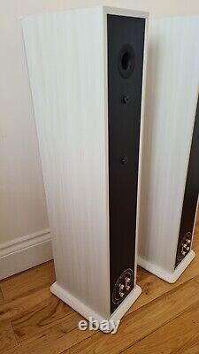 Monitor Audio Bronze 5 floor standing speakers mint condition white