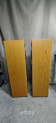 Monitor Audio RS8 silver pair of floor standing speakers