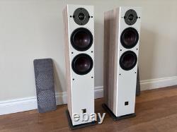Pair of DALI OBERON 5 Floorstanding High-End Hi-Fi Stereo Speakers (Oak/White)