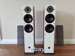 Pair of DALI OBERON 5 Floorstanding High-End Hi-Fi Stereo Speakers (Oak/White)