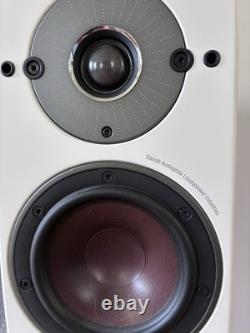 Pair of DALI OBERON 5 Floorstanding High-End Hi-Fi Stereo Speakers (Oak/White)